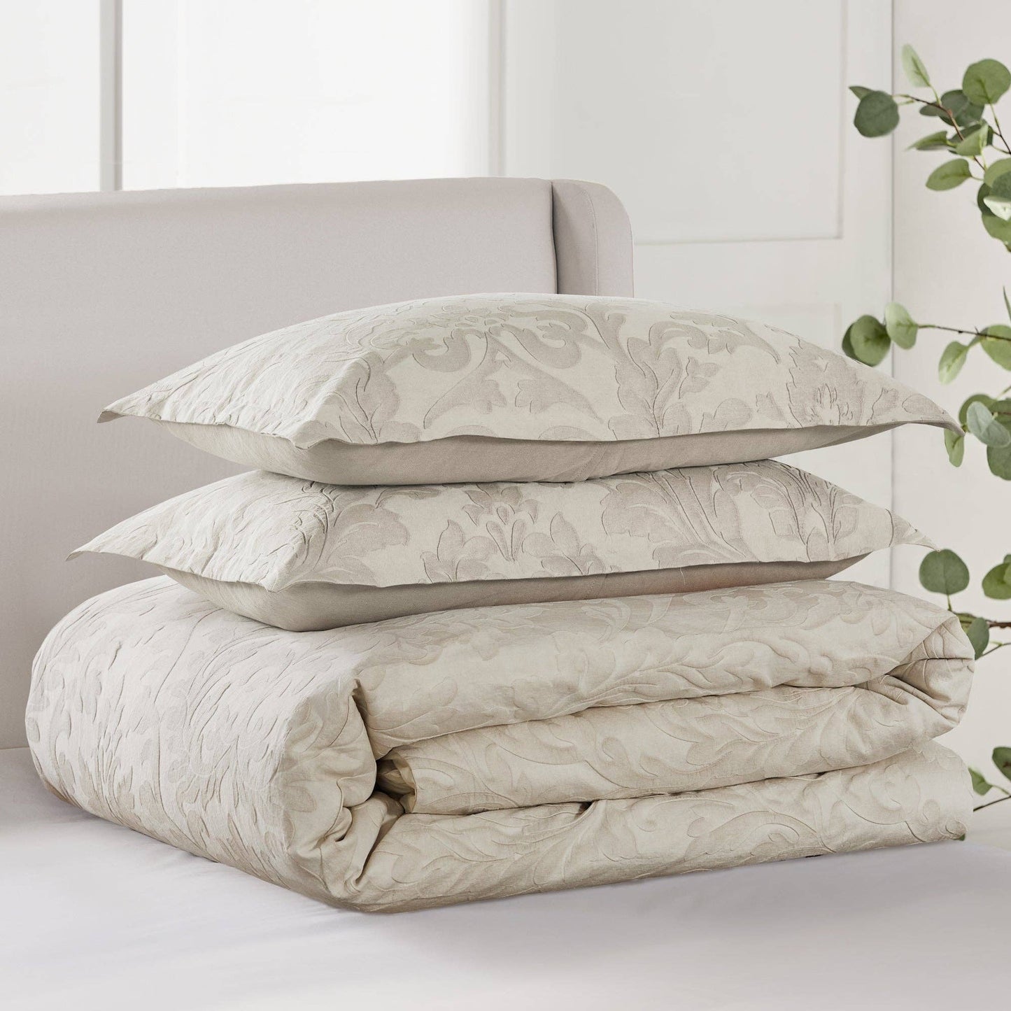 Alessio Comforter Set: Beige / Full/Queen