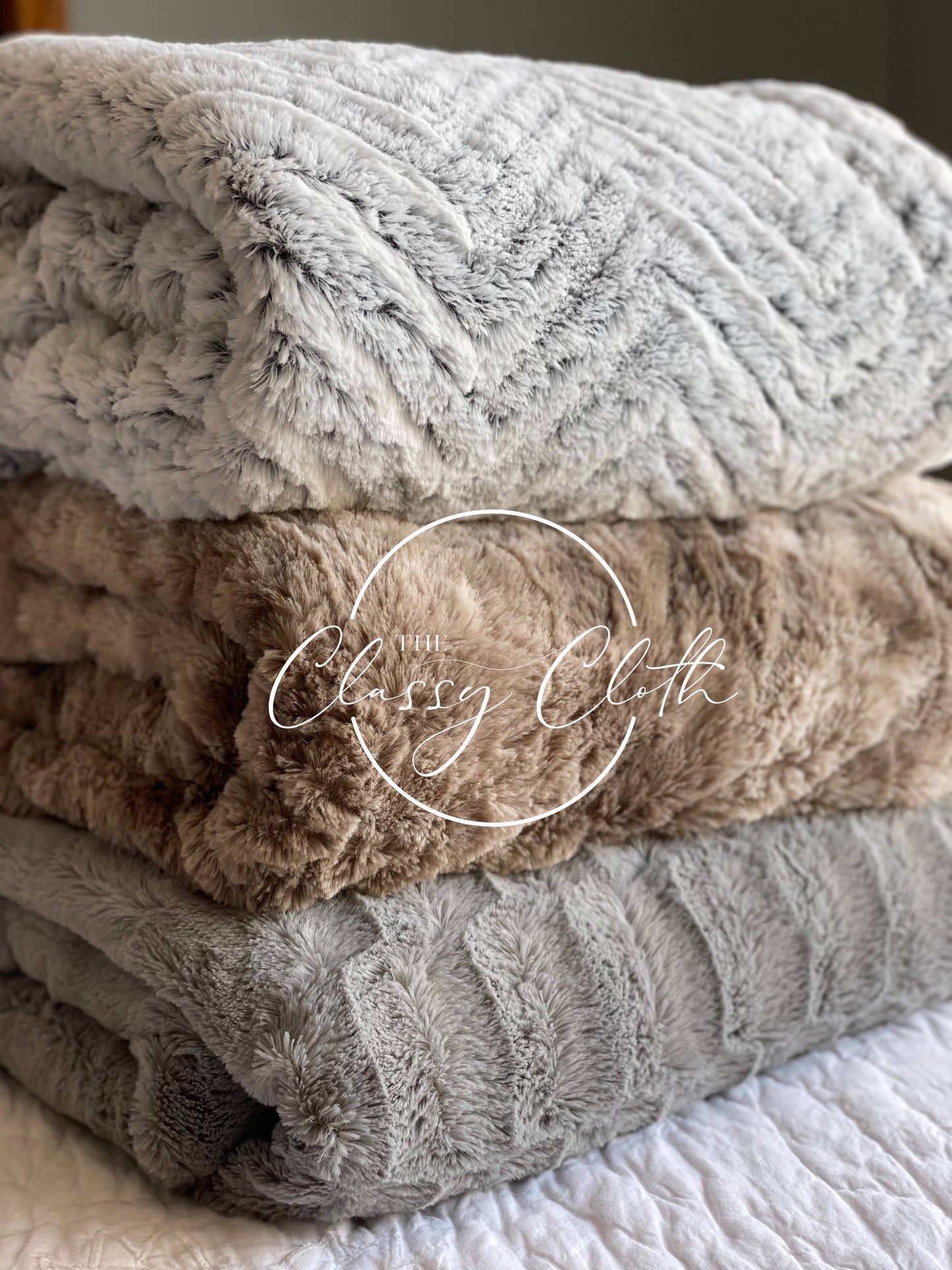 Super Soft Faux Fur Blanket - Snow Lynx RTS