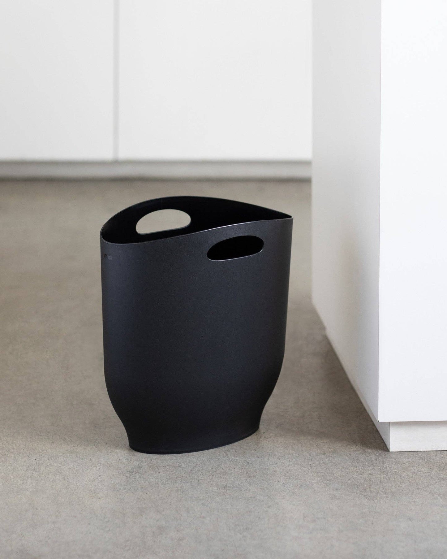 Harlo Trash Can: Black