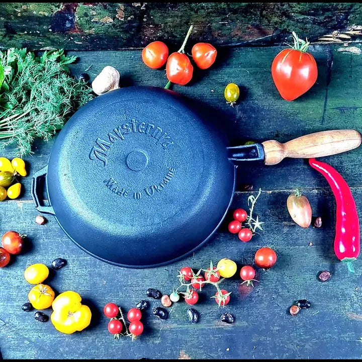 Cast Iron Frying Pan Brazier with Wooden Handle. Glass Lid