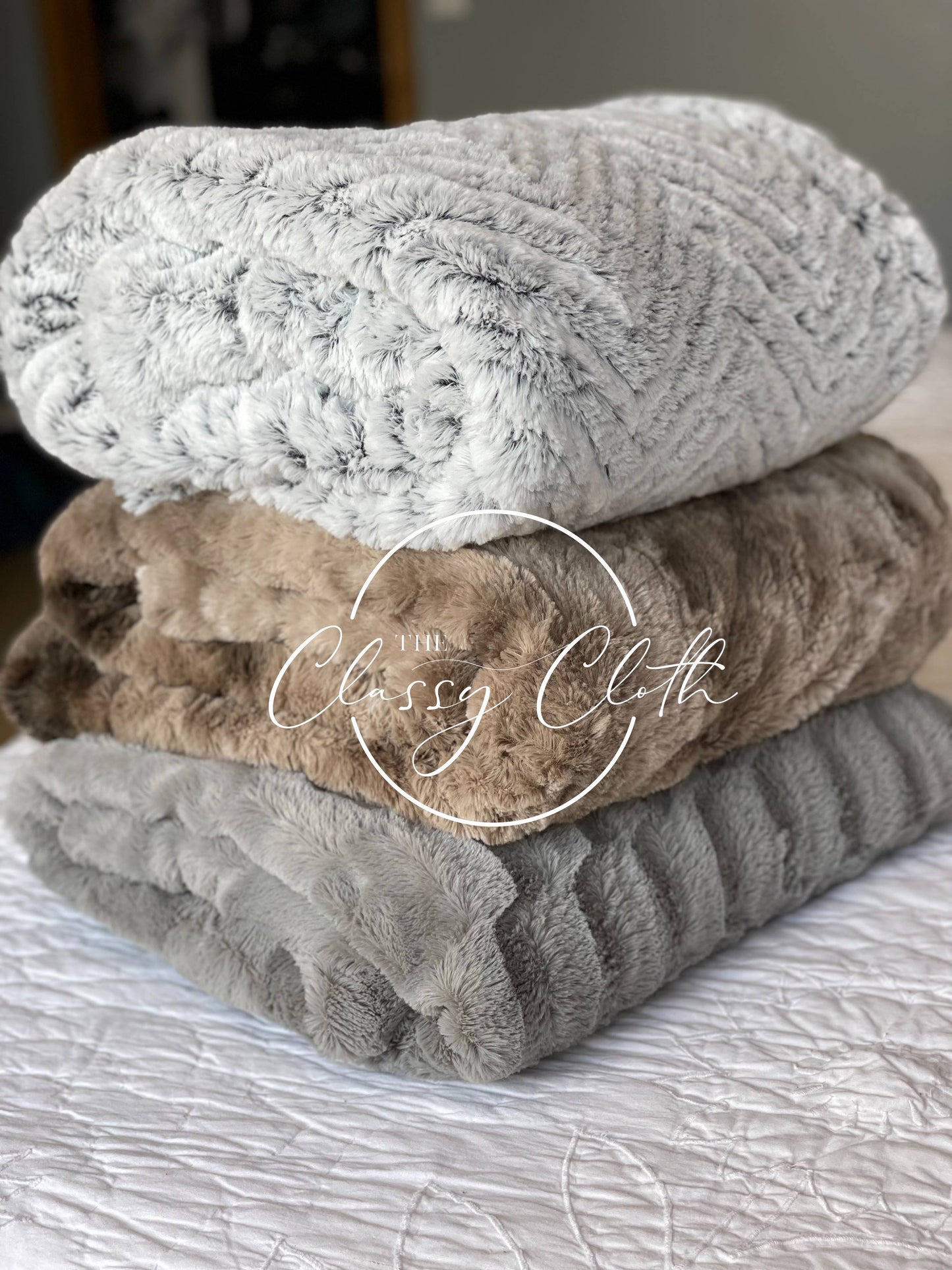Super Soft Faux Fur Blanket - Snow Lynx RTS