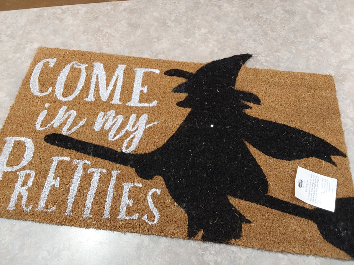 Come In My Pretties Door Mat