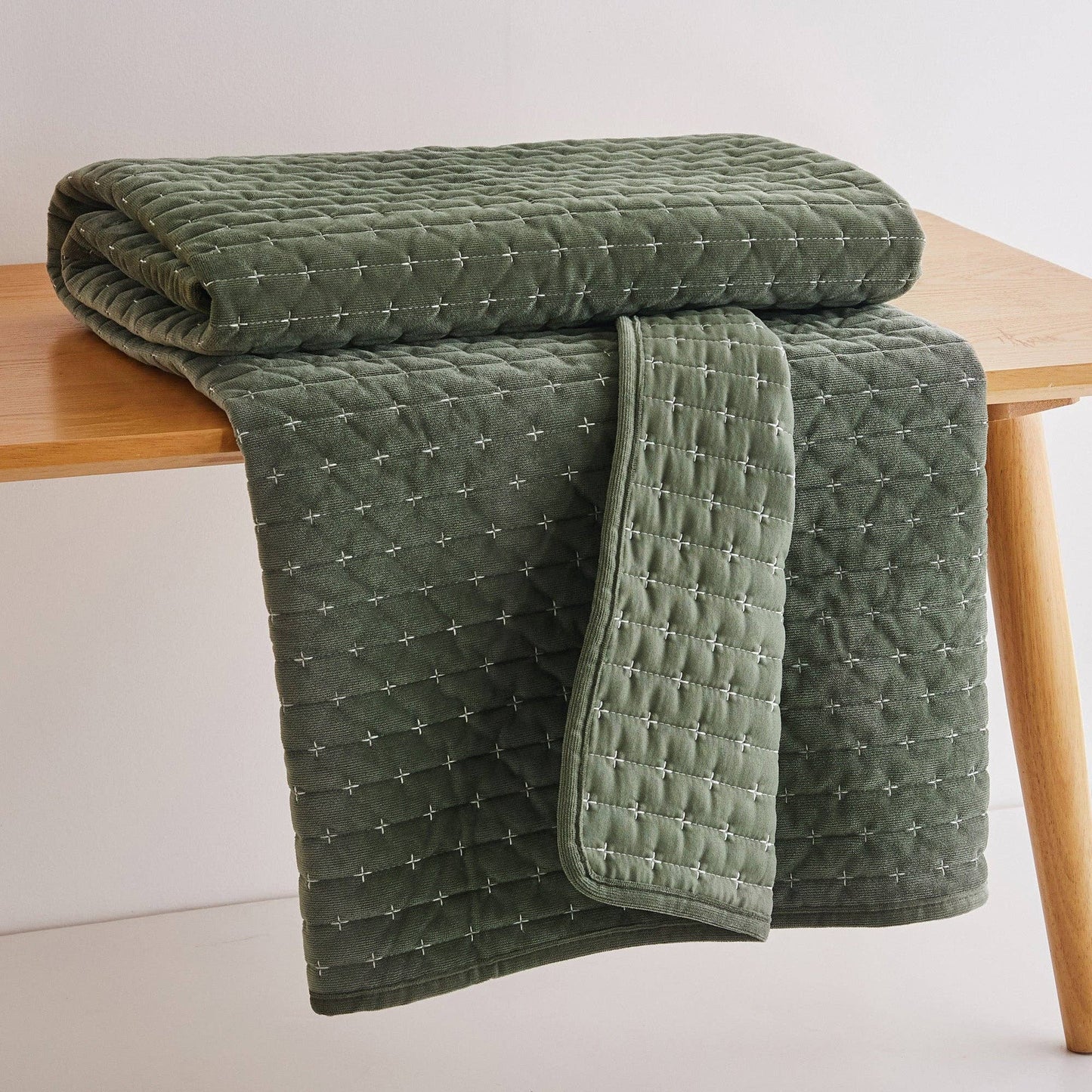 Velvet Stitch Quilted Throw Blanket: Green