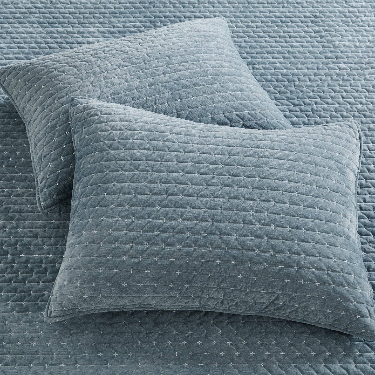 Velvet Stitch Quilt Set: Chambray / Full/Queen