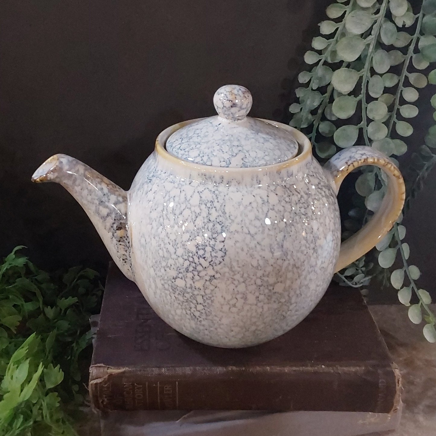 Cream/Blue Tea Pot