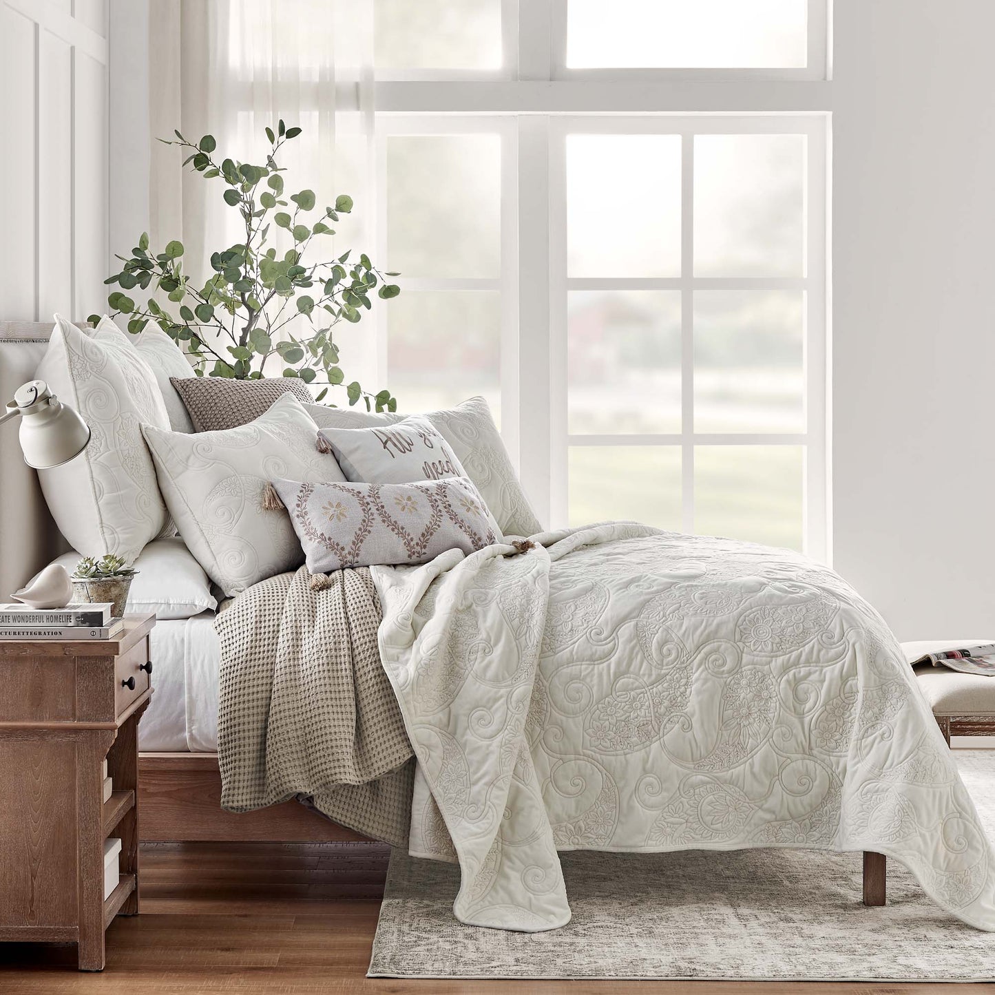 Cream Velvet Quilt Set: White / King/Cal King