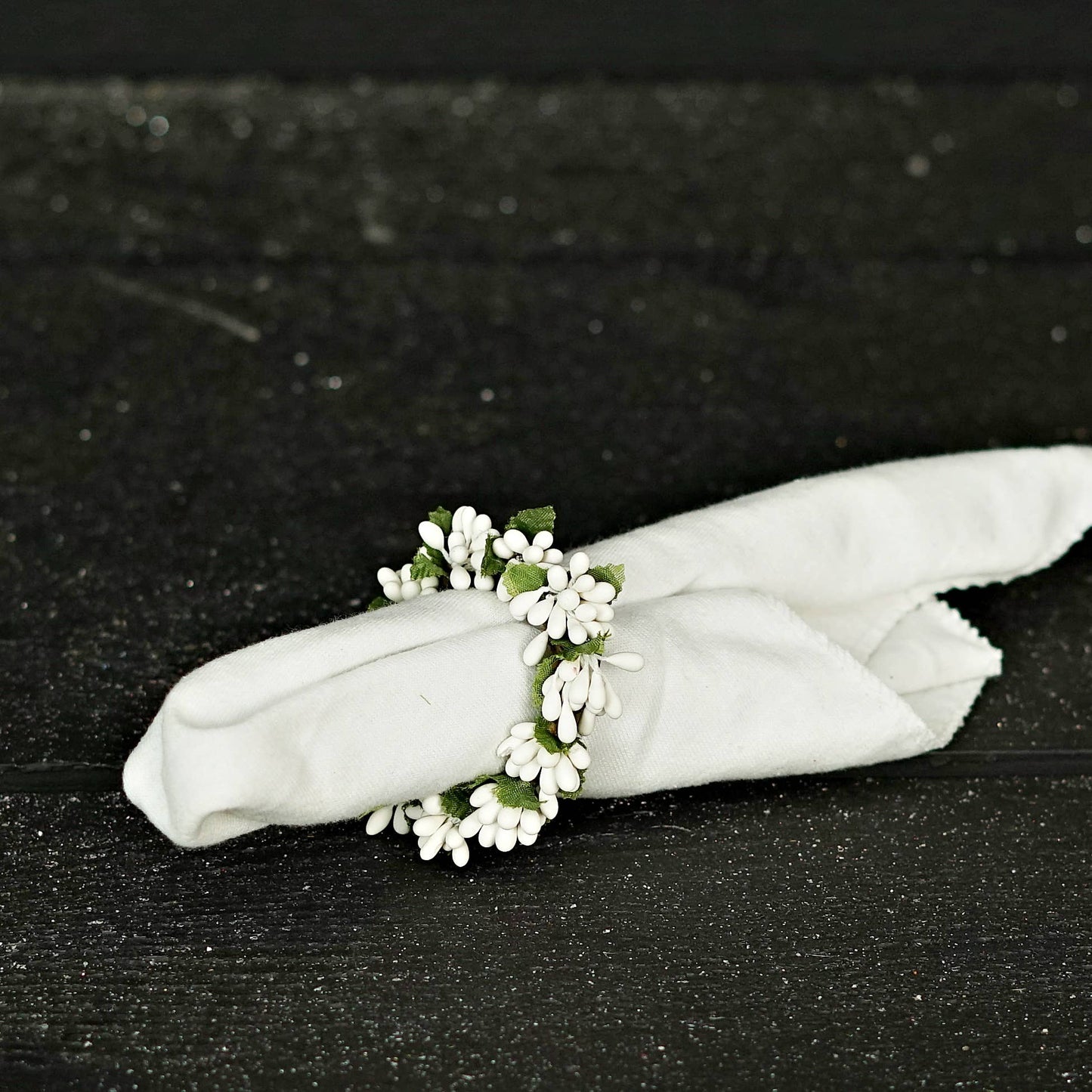 ISB13700WT-1.5in Pip Berry Taper/Napkin Ring-WHITE