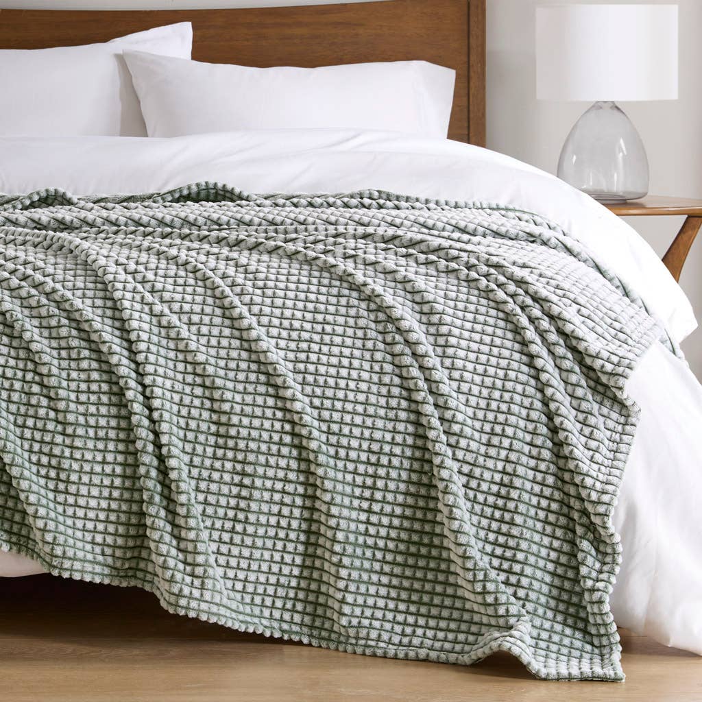 Carved Plush Grid Patterned Blanket, Green