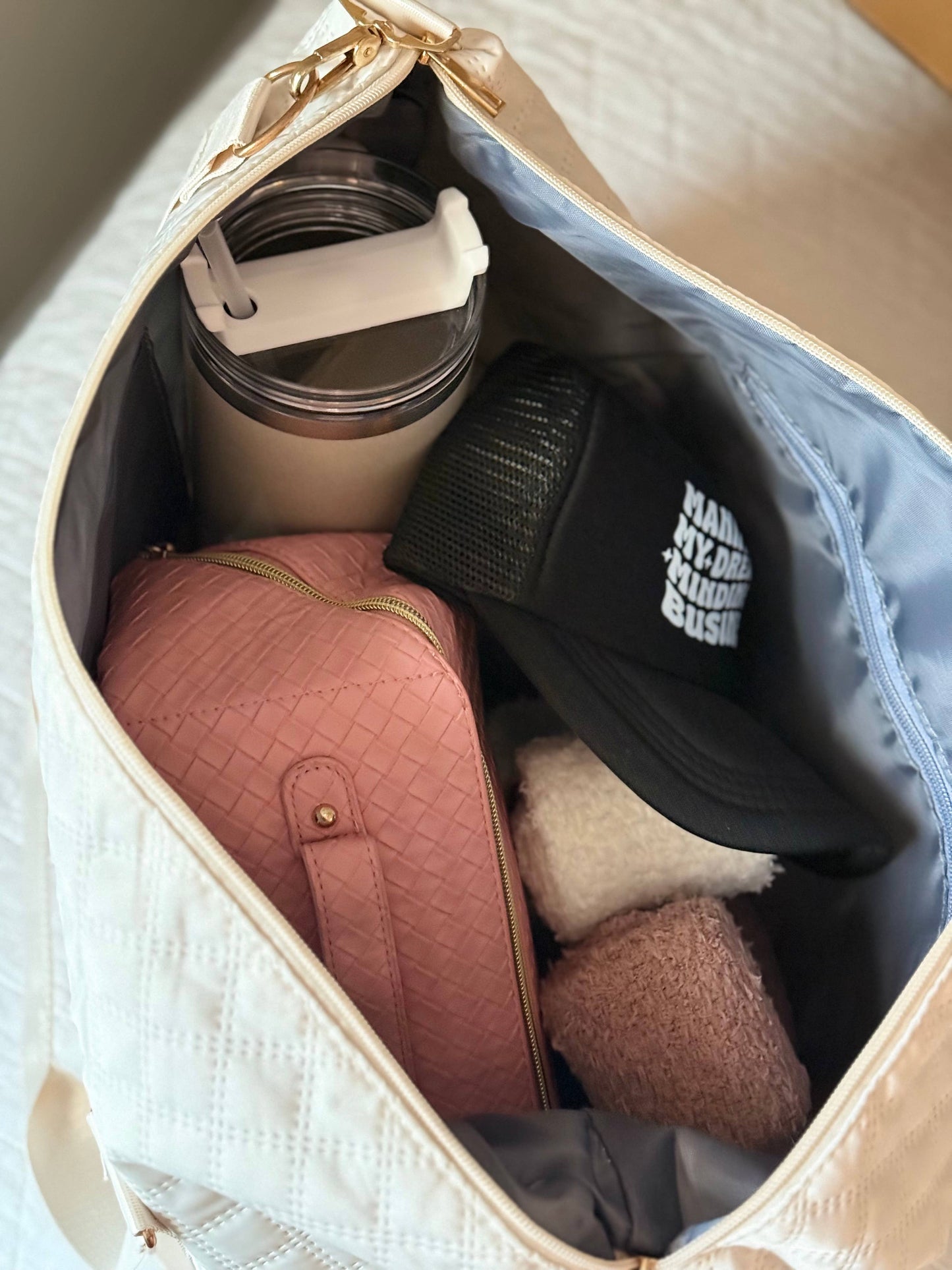 Quilted Overnight Duffle with trolly sleeve : Off White