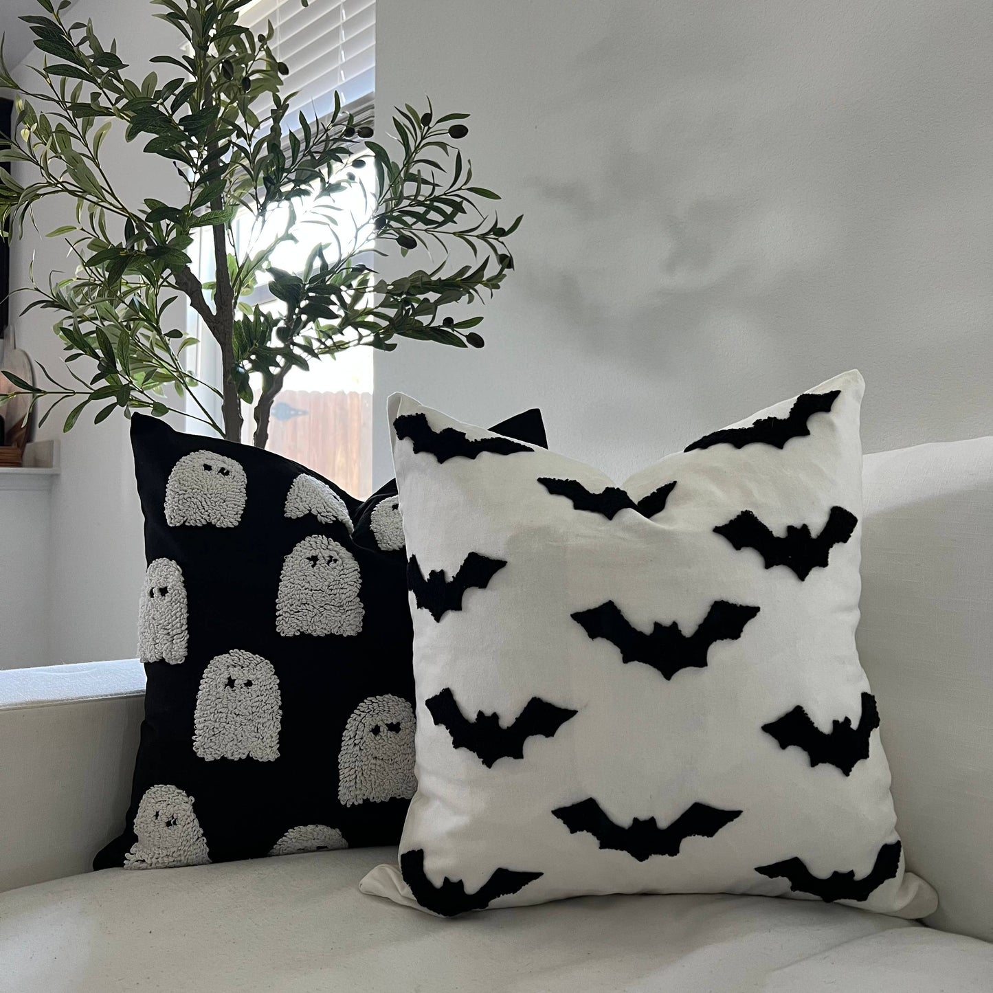 Halloween throw pillow cover: Bats