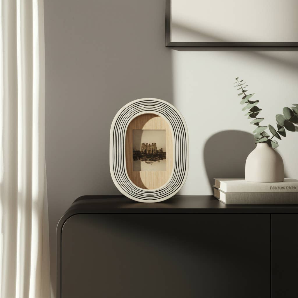 Photo Frame - White/Black Resin Etched Lines, 4x6 in.