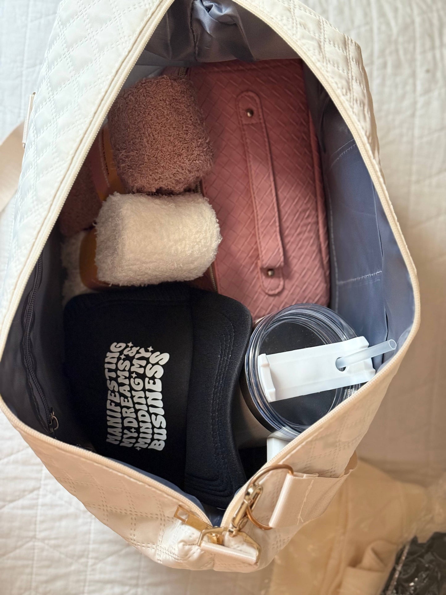 Quilted Overnight Duffle with trolly sleeve : Off White