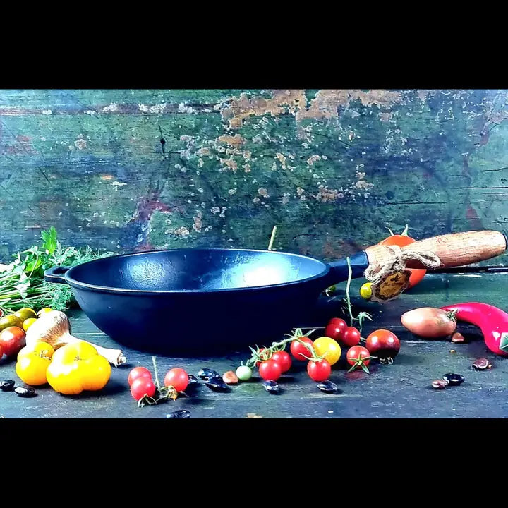 Cast Iron Frying Pan Brazier with Wooden Handle. Glass Lid