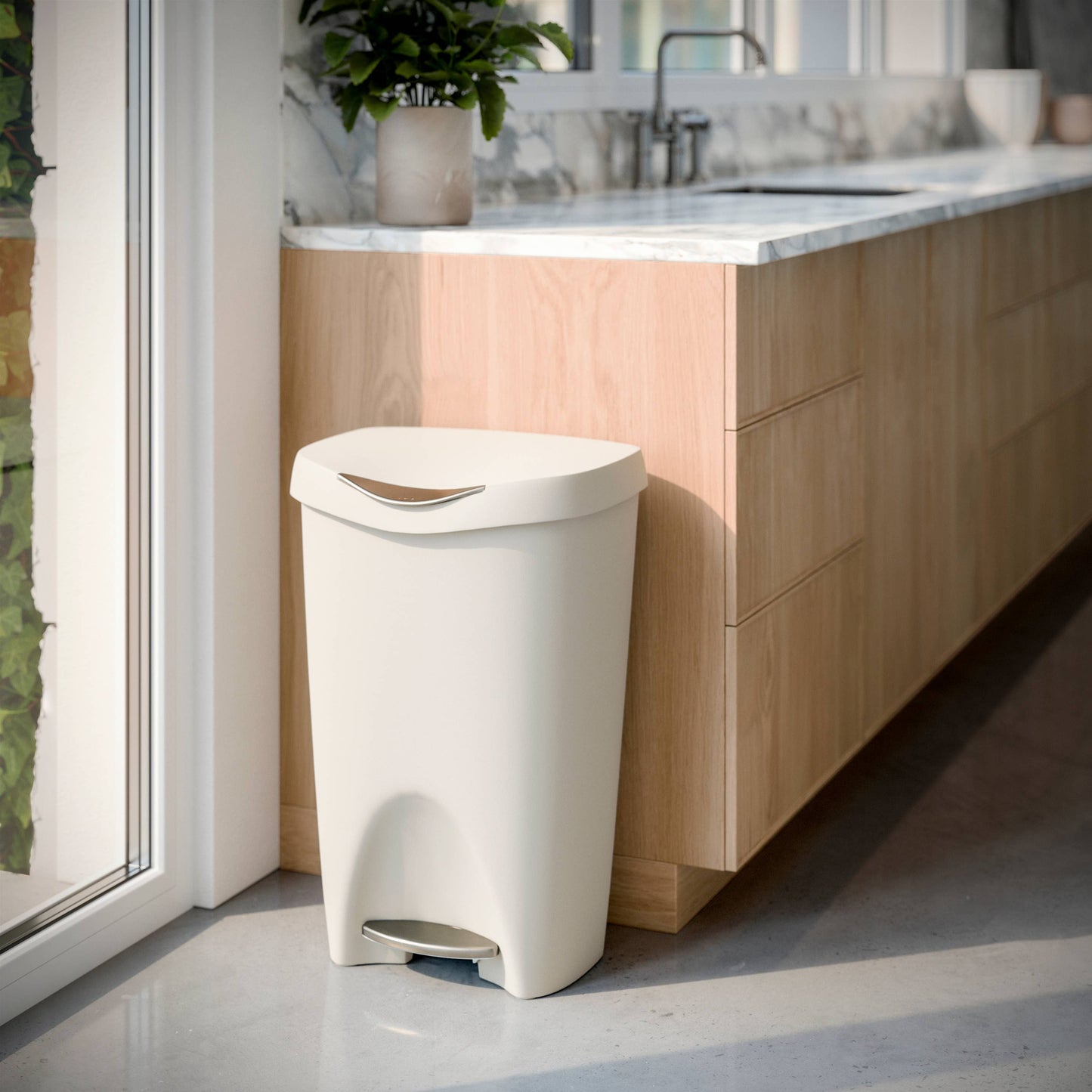 Brim Step On Trash Can: Nickel