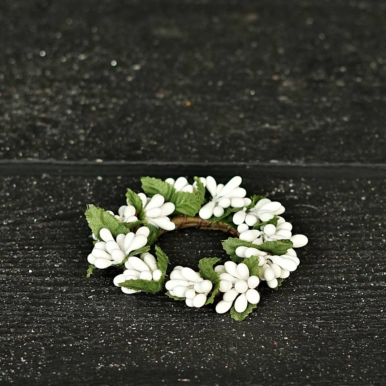 ISB13700WT-1.5in Pip Berry Taper/Napkin Ring-WHITE