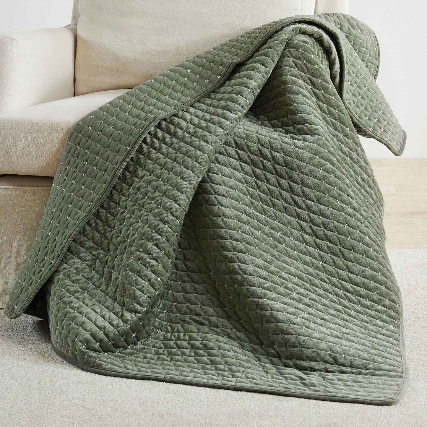 Velvet Stitch Quilted Throw Blanket: Green