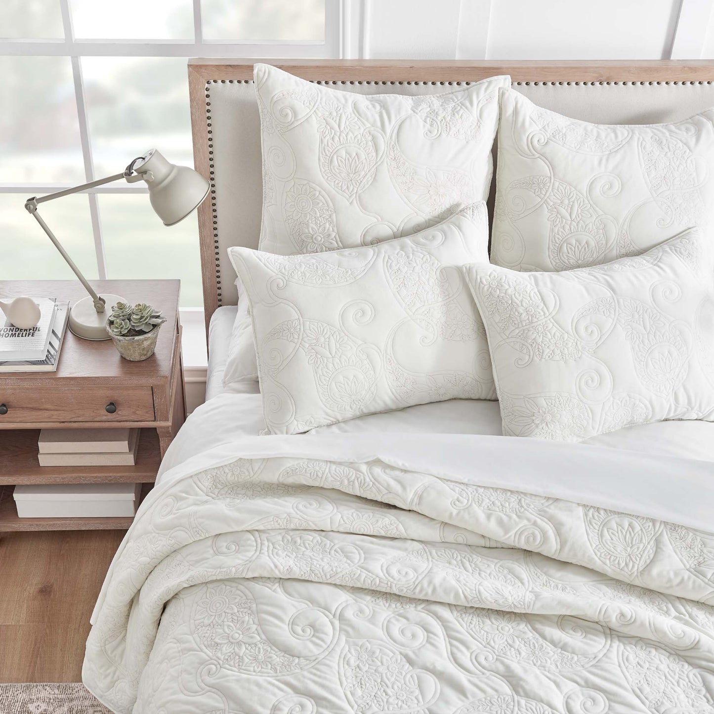 Cream Velvet Quilt Set: White / King/Cal King