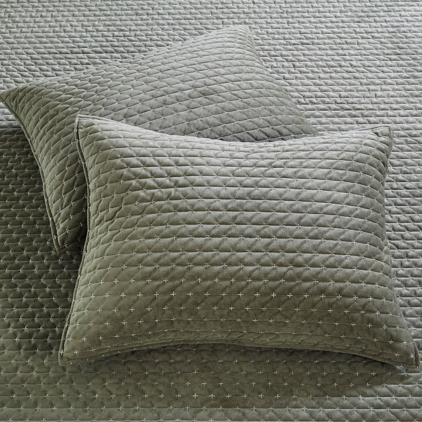 Velvet Stitch Quilt Set: Chambray / Full/Queen