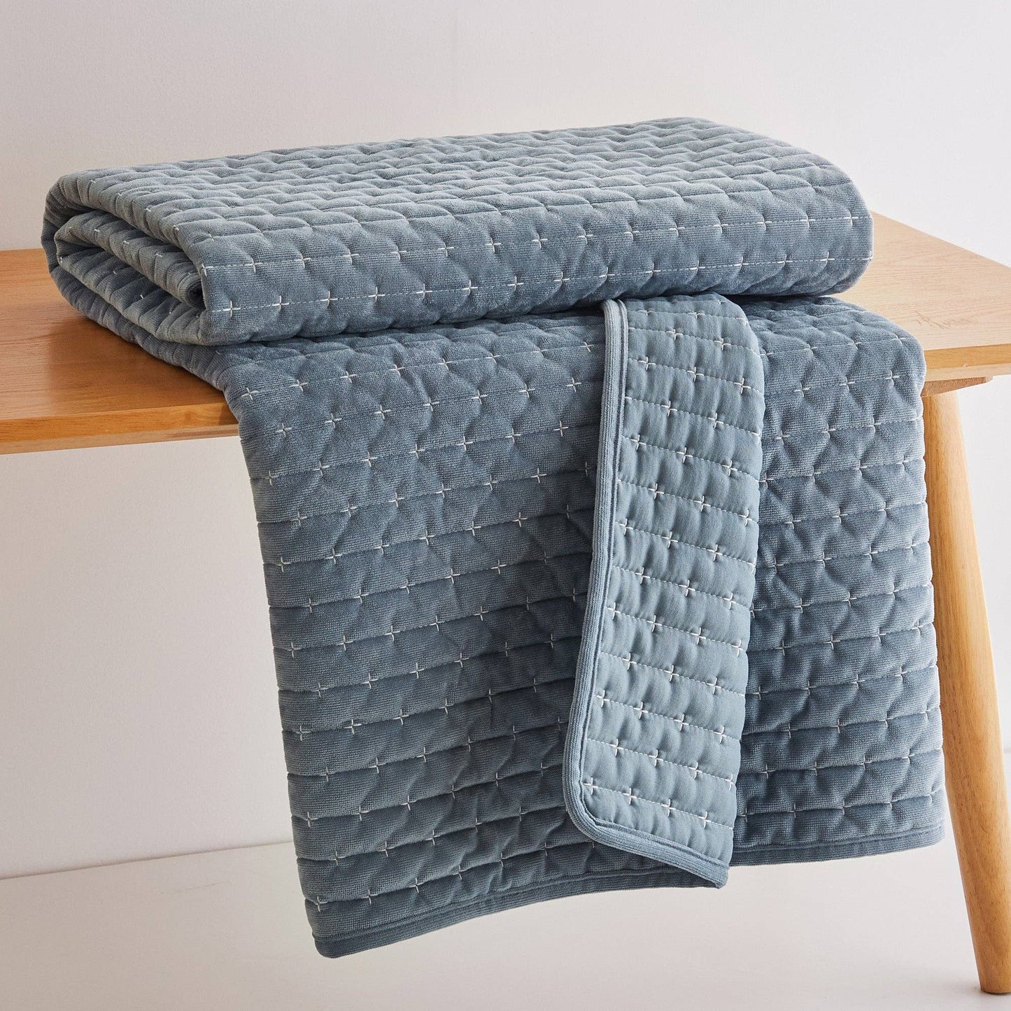 Velvet Stitch Quilted Throw Blanket: Green