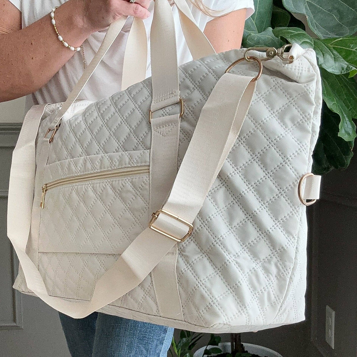 Quilted Overnight Duffle with trolly sleeve : Off White