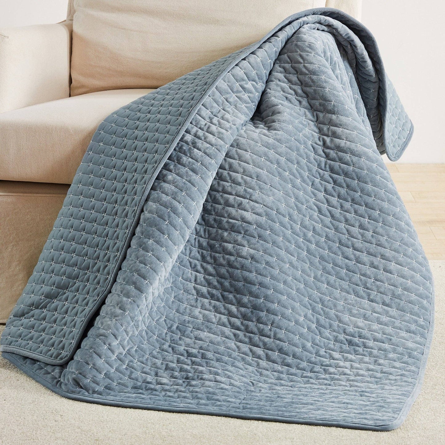 Velvet Stitch Quilted Throw Blanket: Green