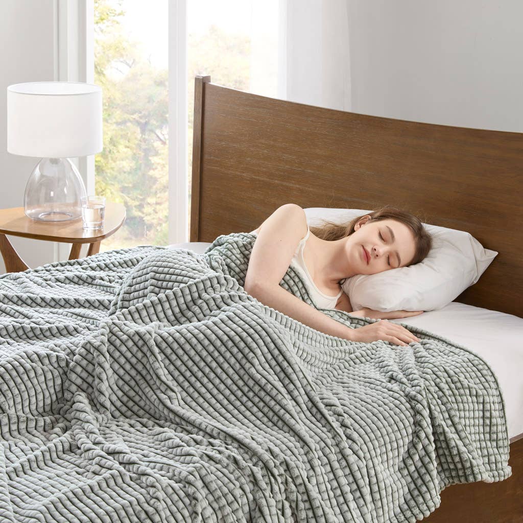 Carved Plush Grid Patterned Blanket, Green