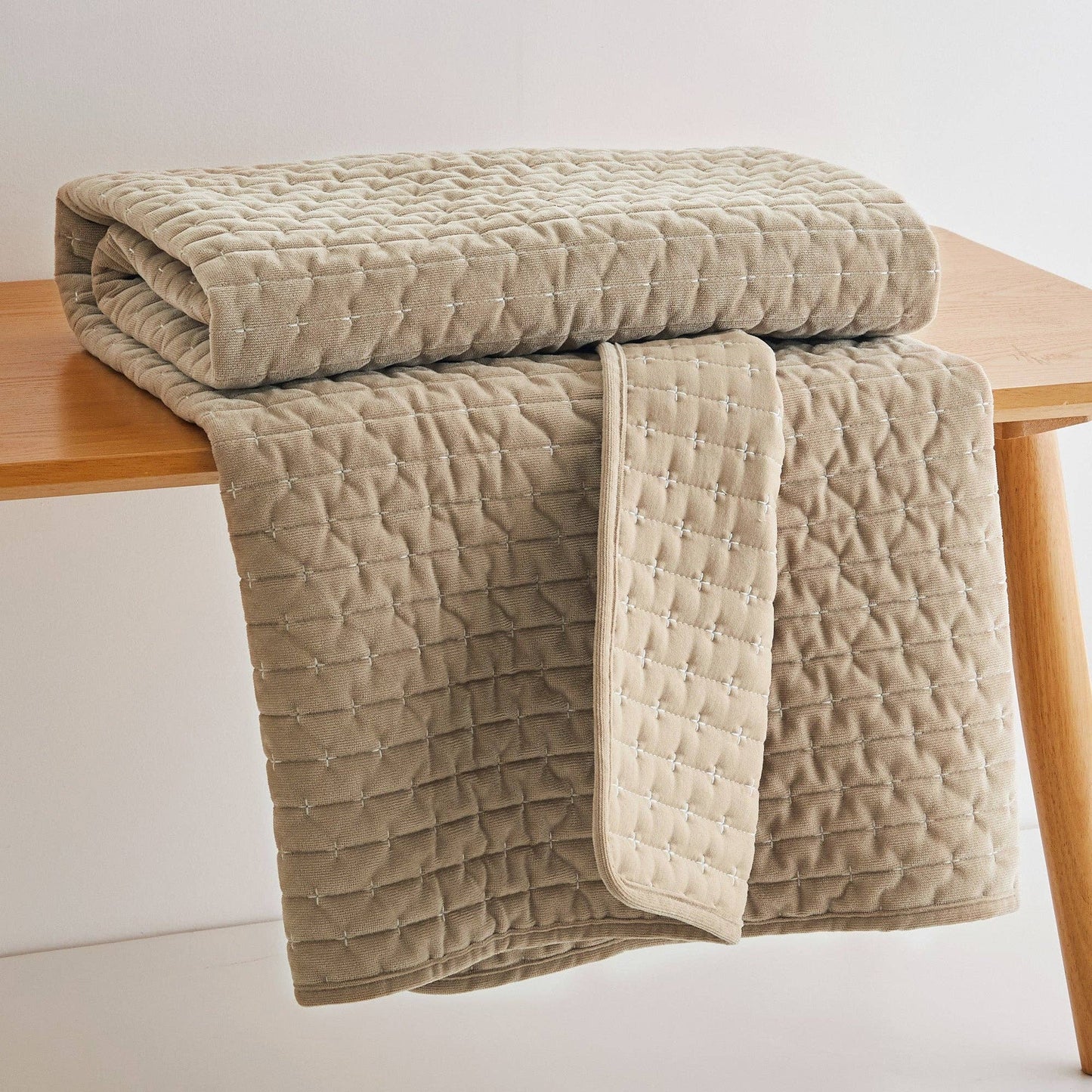 Velvet Stitch Quilted Throw Blanket: Green