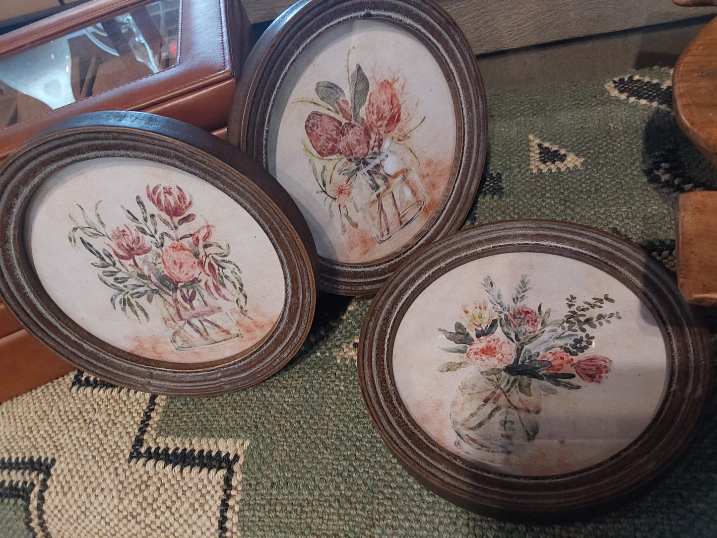 Round Framed Floral Wall Decor